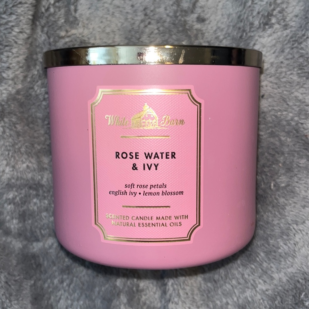 Rose water & ivy bath and body works candle